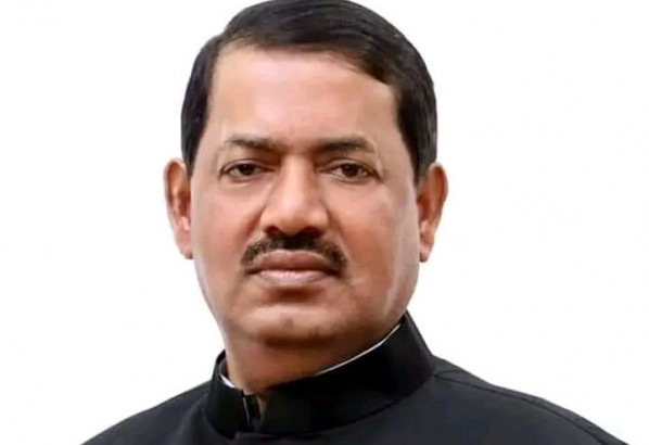 আ,লীগের বিদ্রোহী মুকুটের মুকুট মাথা থেকে নামাতে পারল না আ,লীগের প্রার্থী রুমেন