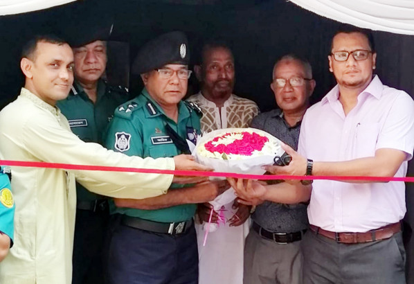কমিউনিটি পুলিশিং ফোরাম ওয়ার্ড নং ১৬ বিট নং ১১ এর কার্যালয় এর উদ্বোধন পুলিশ-জনতা ঐক্য হলে সমাজ থেকে অপরাধ নির্মূল সম্ভব হবে: পুলিশ কমিশনার নিশারুল আরিফ