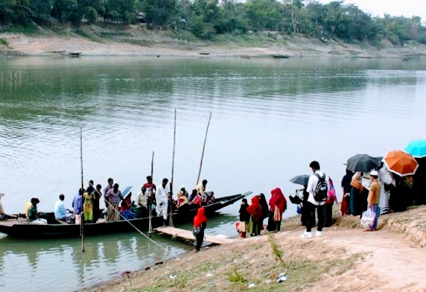সুরমা নদীতে সেতু না থাকায় ভোগান্তিতে বাঘা ইউনিয়নের লক্ষাধিক মানুষ!