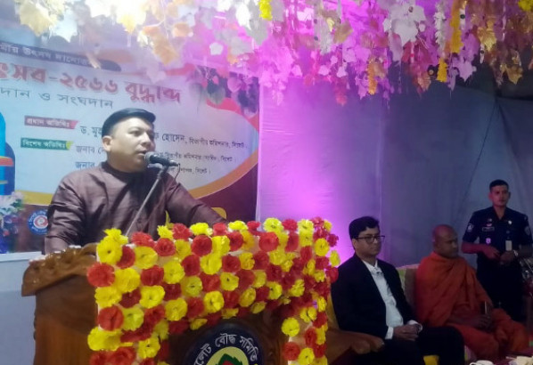 থেরবাদী বৌদ্ধদের জাতীয় ও ধর্মীয় উৎসব দানোত্তম শুভ কঠিন চীবর দান উৎসব সম্পন্ন