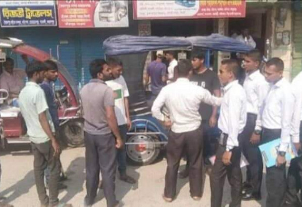 বাস বন্ধে সিএনজি-অটো রিক্সার অতিরিক্ত ভাড়ায় দূর্ভোগে যাত্রীরা