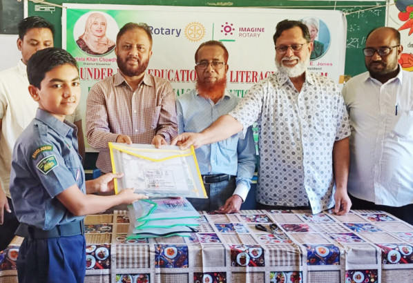 রোটারী ক্লাব অব সিলেট মিডটাউন’র শিক্ষা উপকরণ বিতরণ