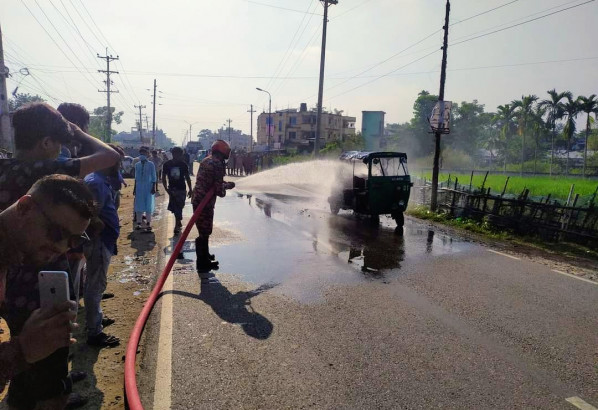 গোলাপগঞ্জে চলন্ত সিএনজি চালিত অটোরিকশা সিলিন্ডার বিস্ফোরণ