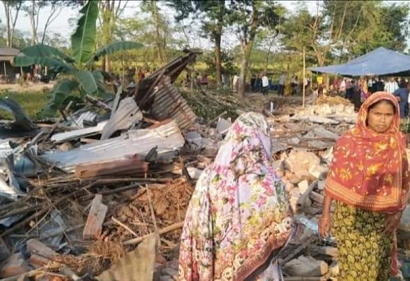 পৈত্রিক বসতভিটার ২৬ ঘর গুড়িয়ে দিলো প্রশাসন, খোলা আকাশের নিচে নারীশিশুসহ ৪৫ জন