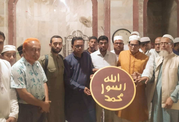 সিলেট ক্যালিগ্রাফি সোসাইটির পক্ষ থেকে মহানবী (স.)'র মহর সম্বলিত ক্যালিগ্রাফি মৌলবীবাজার শাহ মোস্তফা জামে মসজিদে প্রদান ক্যালিগ্রাফি মানবের সুপ্ত প্রতিবার বহিঃপ্রকাশ ঘটায়: মীর নাহিদ আহসান