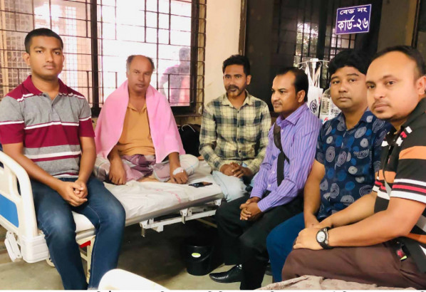 অসুস্থ সাংবাদিক আফতাব উদ্দিনের শয্যাপাশে দক্ষিণ সুরমা প্রেসক্লাব নেতৃবৃন্দ