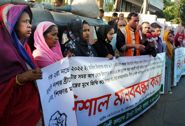 সিলেটের দু’কণ্ঠশিল্পীকে অপহরণ ও ধর্ষণের প্রতিবাদে বাউল শিল্পী কল্যাণ ট্রাস্টের মানববন্ধন