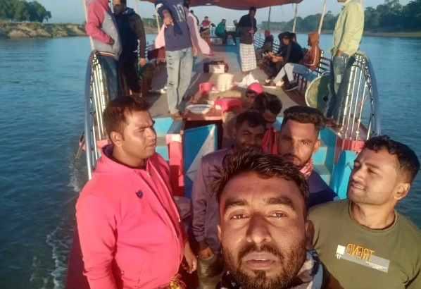 পরিবহন র্ধমঘটঃ নৌকায় ভর করে সিলেটে বিএনপি নেতারা