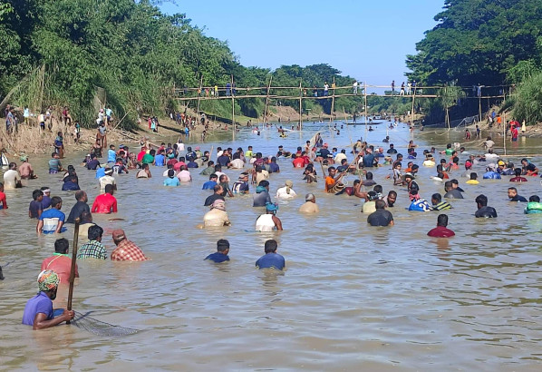 গ্রামীণ ঐতিহ্য ধরে রাখতে জুড়ীতে পলো বাওয়া উৎসব 