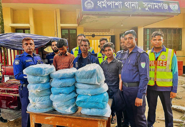 ধর্মপাশায় বিশ কেজি গাজাসহ তিন মাদক ব্যবসায়ী আটক
