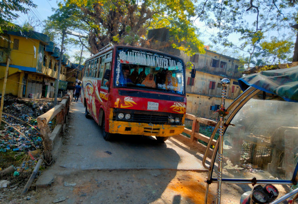 বিশ্বনাথ পৌরশহরের প্রাণ কেন্দ্রে ঝুঁকিপূর্ণ মস্তোরা সেতু! 