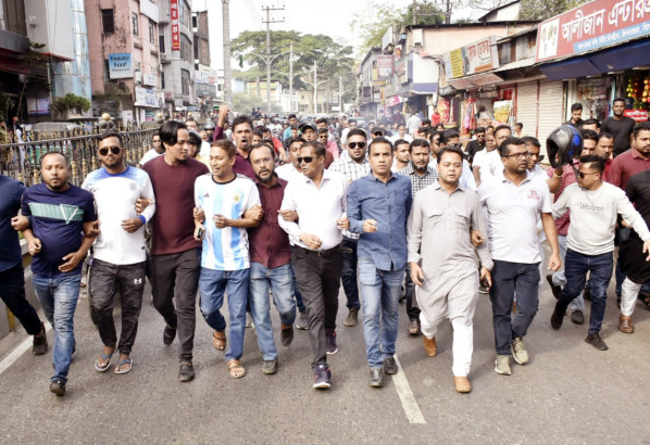 বিএনপি-জামায়াতের নৈরাজ্যের প্রতিবাদে সিলেট মহানগর যুবলীগের বিক্ষোভ মিছিল