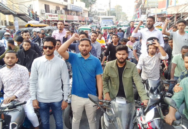 বিএনপির নৈরাজ্যের প্রতিবাদে সিলেট জেলা ছাত্রলীগের বিক্ষোভ মিছিল