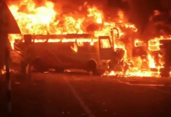 ভারতে বাস ও লরির সংঘর্ষে ভয়াবহ অগ্নিকাণ্ড, নিহত অন্তত ১২