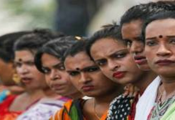 সিলেটের  জিন্দাবাজারে বেপরোয়া হিজড়াদের আক্রমন