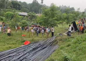 যমুনা সেতুর পূর্বপাড়ে রডবোঝাই ট্রাক উলটে নিহত