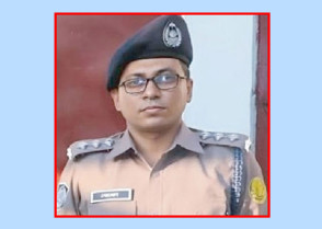প্রতারণা ও অর্থ আত্মসাতের মামলায় এসএমপি কোতোয়ালি থানার এসি সোহেল ক্লোজ।