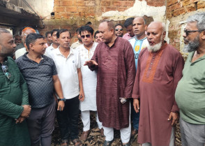 ব্যবসায়ীদের ক্ষতিগ্রস্ত দোকান পরিদর্শন করে আর্থিক সহায়তা করলেন এমপি এমরান আহমদ চৌধুরী